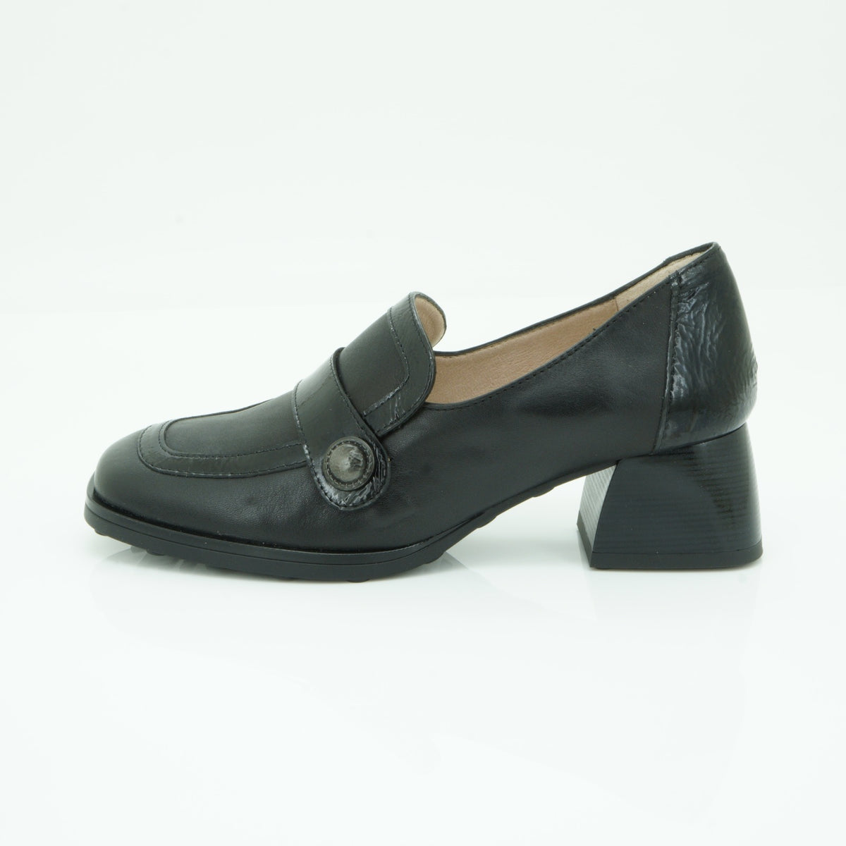 Hispanitas Pointed Toe Court Shoe in Smooth Black
